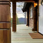 Feriehus Newly Built Log Near Hardangervidda *